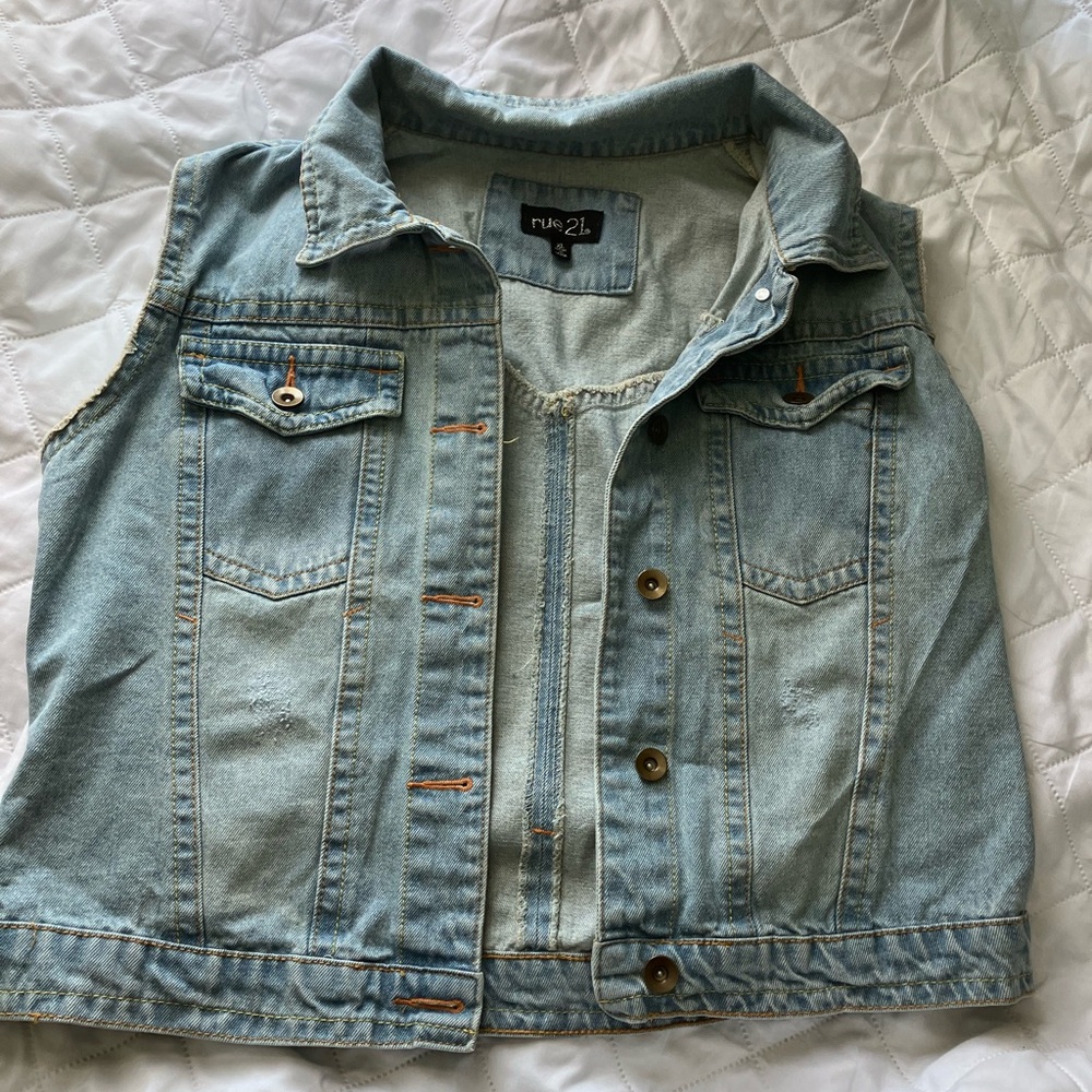 Woman’s Rue 21 Denim Vest with Pockets 100% cotton XL